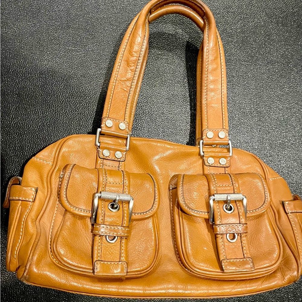 MICHAEL Michael Kors Tan Leather Shoulder Bag with Classic Design